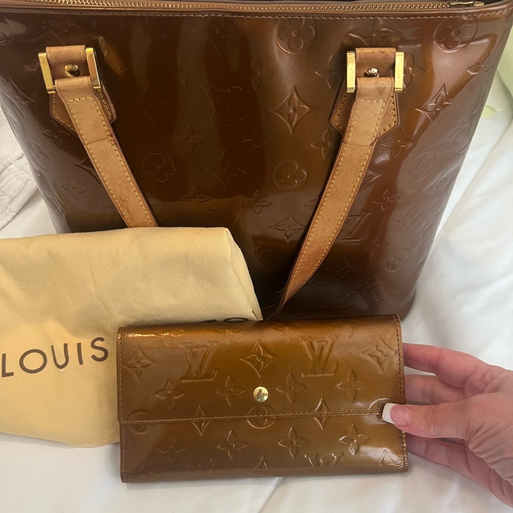 Louis Vuitton Vernis Houston Tote and International wallet